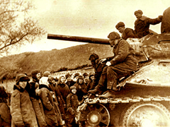 С. Твердохлебово. 19 декабря 1942 года. Жители села встречают танкистов 24-го танкового корпуса.