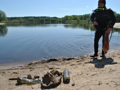 Водолазы городской службы спасения обследуют дно в преддверии купального сезона 
