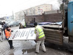 В Ленинском районе ликвидируют незаконные рекламные конструкции