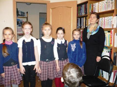 В библиотеке №42 для детей 2-го класса гимназии №5 провели праздник, посвященный Дню Матери