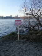 В Левобережном районе организована установка аншлагов с информацией о запрете выхода людей и въезда автотранспорта на лед