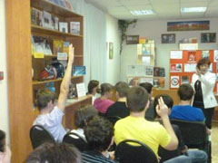 День народного единства, отмечаемый всей страной 4 ноября, библиотека №4 имени Егора Исаева решила провести как в стенах библиотеки, так и в актовом зале Коминтерновского Дворца пионеров и школьников.