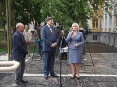 В Коминтерновском районе открыли мемориальную доску Валентину Постникову В Коминтерновском районе открыли мемориальную доску Валентину Постникову