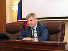 Александр Гусев провел планерное совещание Александр Гусев провел планерное совещание