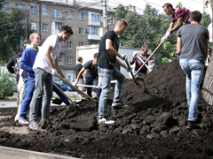 В Ленинском районе продолжаются работы по обустройству нового сквера
