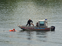 Как оказать помощь тонущему человеку