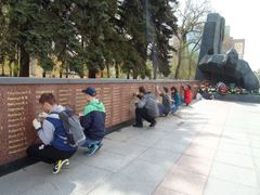 В Коминтерновском районе на мемориале Памятник Славы обновили имена героев