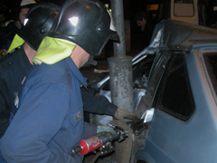 Спасатели оказали помощь пострадавшим в ДТП 