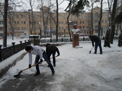 В Центральном районе наводят порядок на братских захоронениях