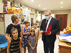 В Железнодорожном районе поздравили многодетных матерей