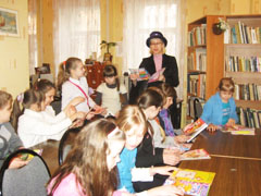 Праздник «Веселись, играй, и читать не забывай» открыл неделю детской и юношеской книги в библиотеке №6