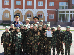 В Ленинском районе подвели итоги соревнований школьников в выполнении строевых приемов