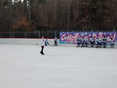 В Железнодорожном районе состоялось открытие нового ледового катка