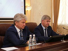 Александр Гусев провел планерное совещание Александр Гусев провел планерное совещание